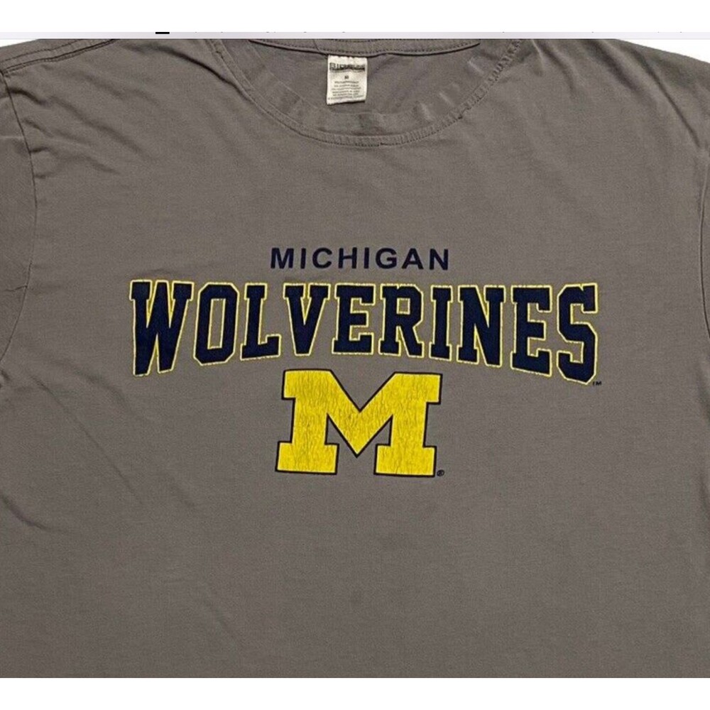 Michigan Wolverines Men M Gray NCAA Football Logo Short Sleeve T Shirt Top Tee